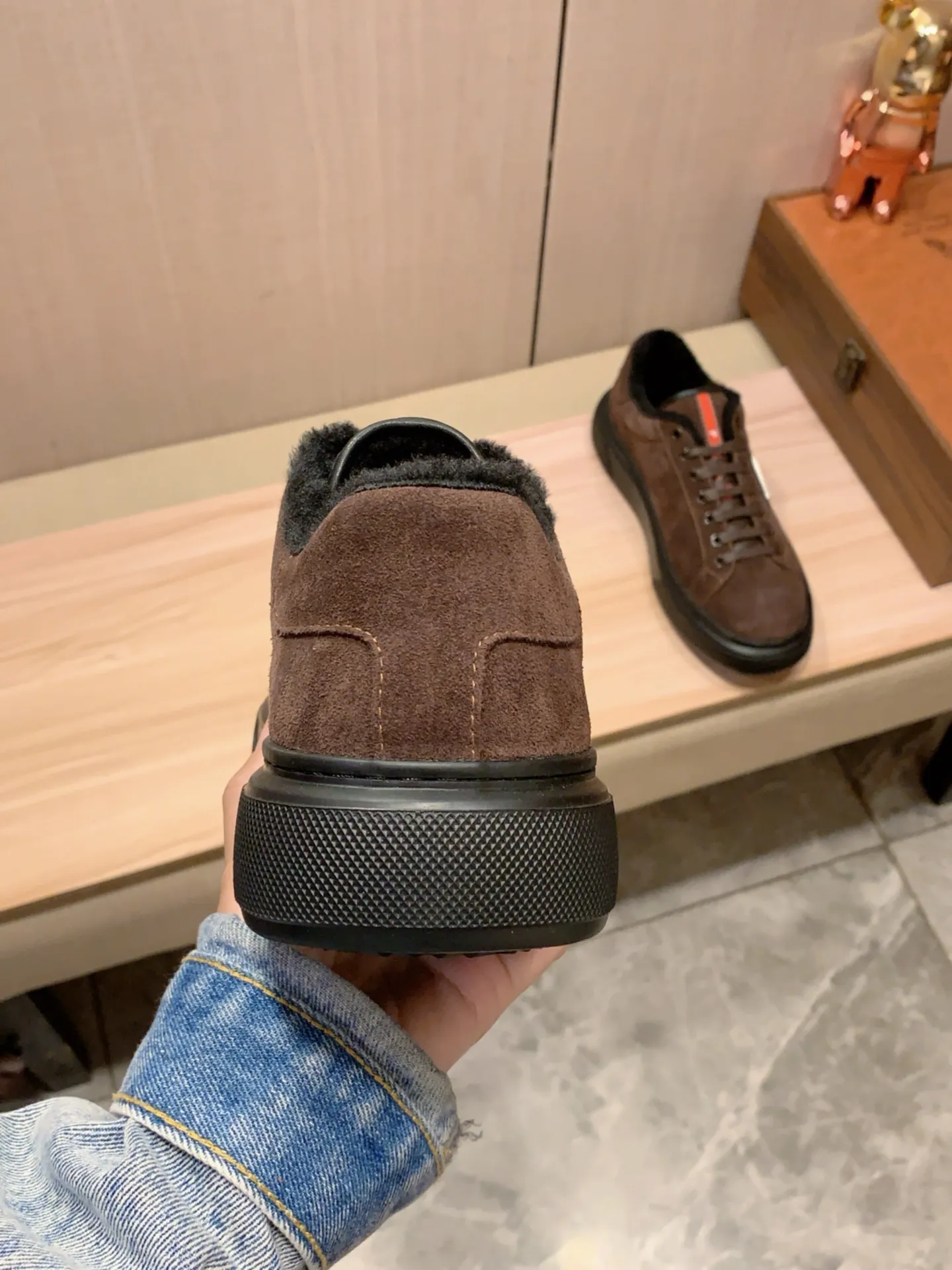 Warm new model: Factory price: 460💰💰🎩🎩[Lightning][Lightning] "Prada Men's Shoes💰pRADA*" The latest and most popular casual shoes, top brand [seduce] luxury~purchase, top~quality. [Strong] The upper is made of imported breathable anti-wear material ➕ Breathable simulated fur feet (•) with fine workmanship. The original stylish and stylish soft rubber wear-resistant and non-slip outsole is light and comfortable on the feet. The real thing looks better when photographed in person. 0186: code: 38-44, 4️⃣ colors selected